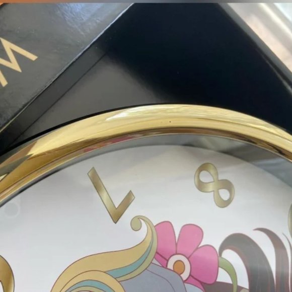 NWT NIB Disney Princess Gold Rimmed Circle Wall Clock - Picture 3 of 3